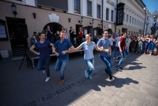 Качаловский театр феерично закрыл 227- театральный сезон