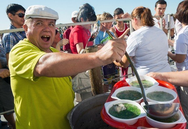 Астраханцев приглашают отметить День рыбака 