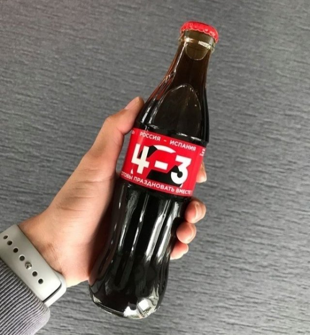 Coca-Cola обновила дизайн бутылок в честь выхода России в ¼ финала ЧМ-2018