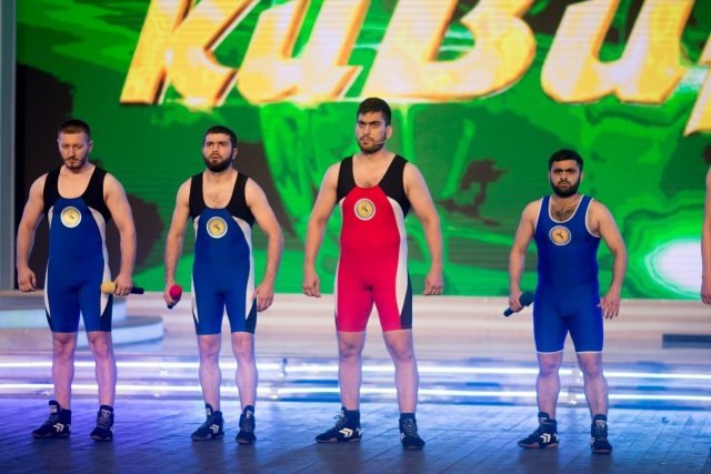 Сургутская команда КВН "Борцы" получила главный кубок фестиваля 2018