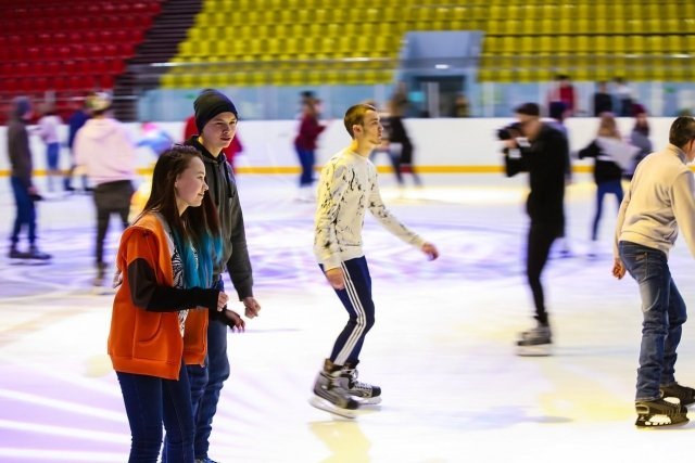 "Ледовый дворец спорта" возобновил сеансы воскресных массовых катаний