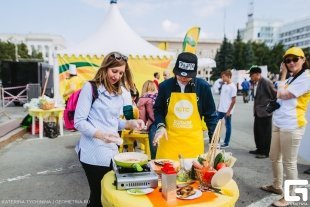 Мастер-классы, танцы и концерт «Братьев Грим». Как прошел благотворительный фестиваль «10 добрых дел» в Челябинске? 