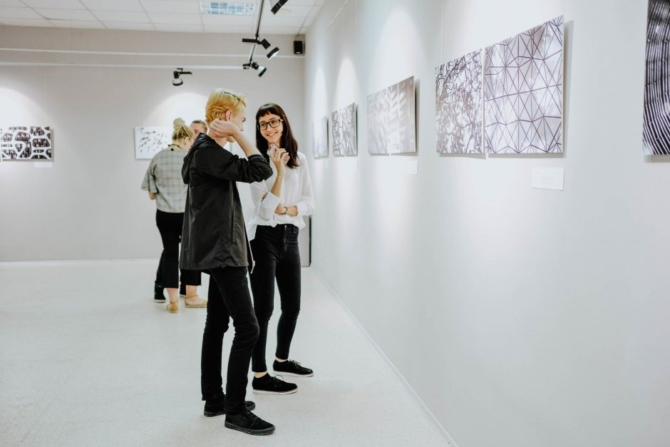 В галерее "Стерх" открылась концептуальная выставка "Подражание"/ ФОТОГАЛЕРЕЯ