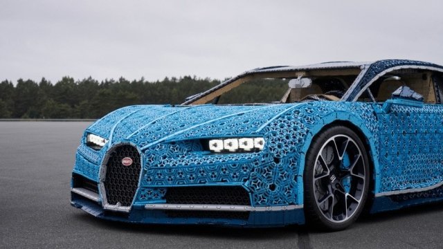 Из LEGO собрали полноразмерную копию cпорткара Bugatti. Она едет! 