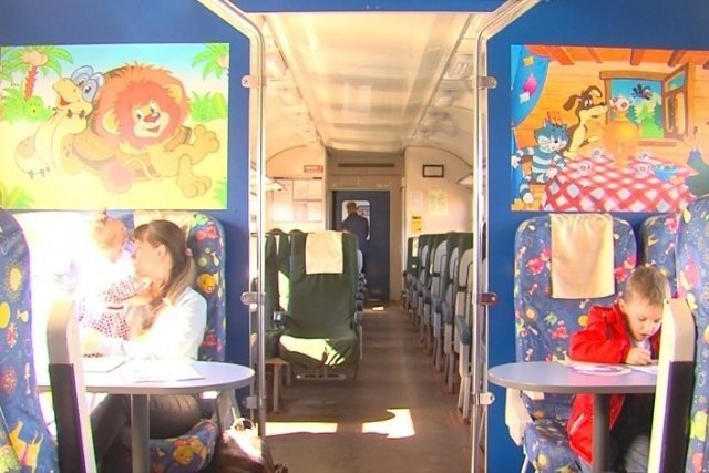 Разукрашенный вагон для путешественников с детьми появился в Иркутской области 