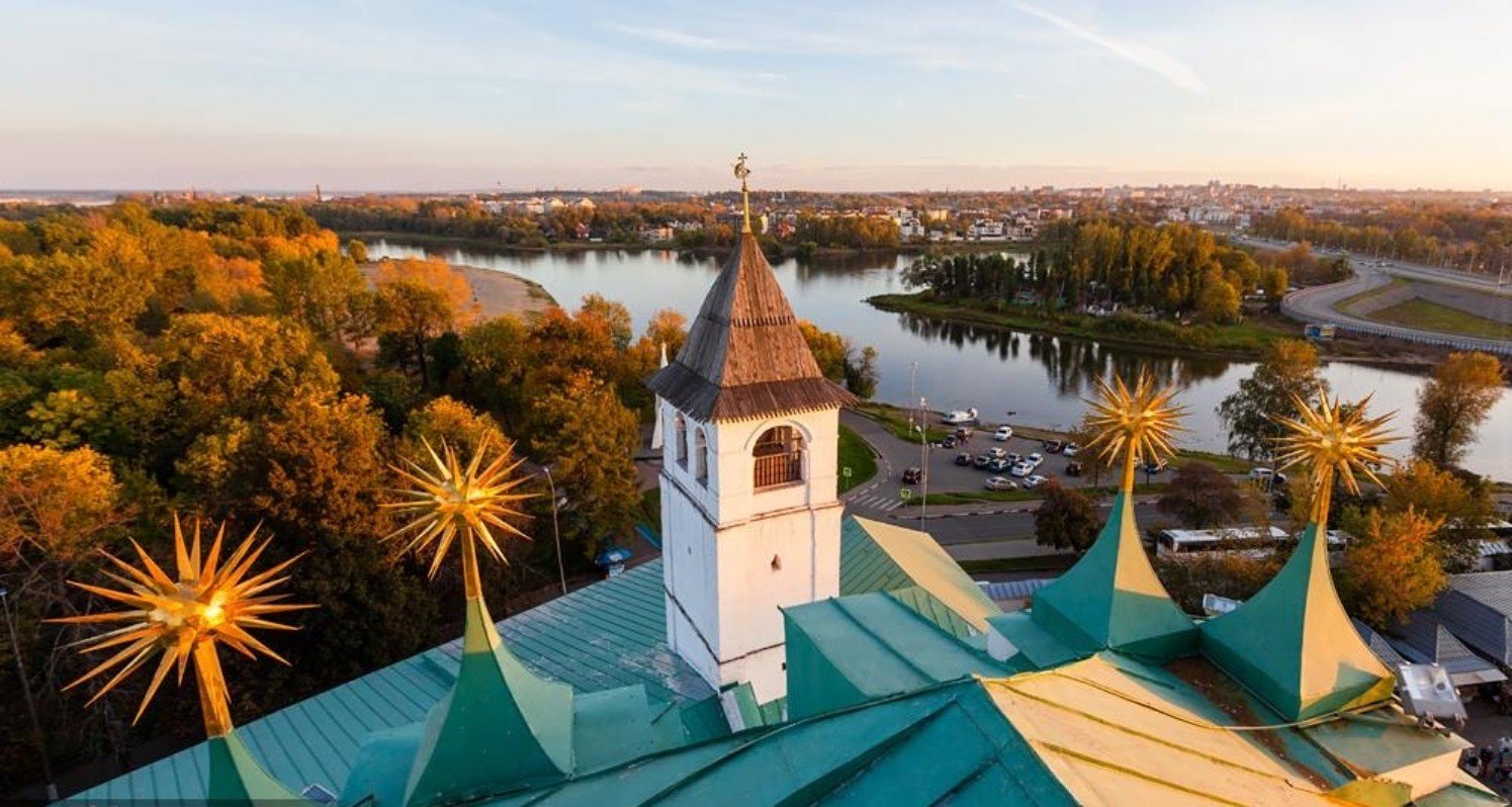 Спасо-Преображенский монастырь Ярославль вид сверху