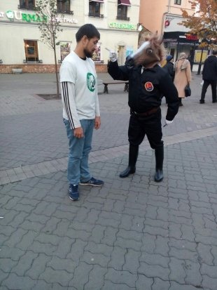 В честь старта сериала «Конная полиция» по Казани гулял Конь!