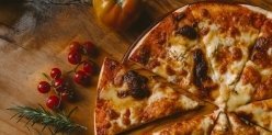 20 октября в Челябинске открывается Cyprus Oven. Там готовят пиццу по-гречески в специальной глиняной печи!