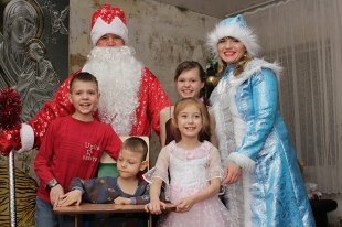 В Челябинске открылся благотворительный сбор новогодних подарков для детей