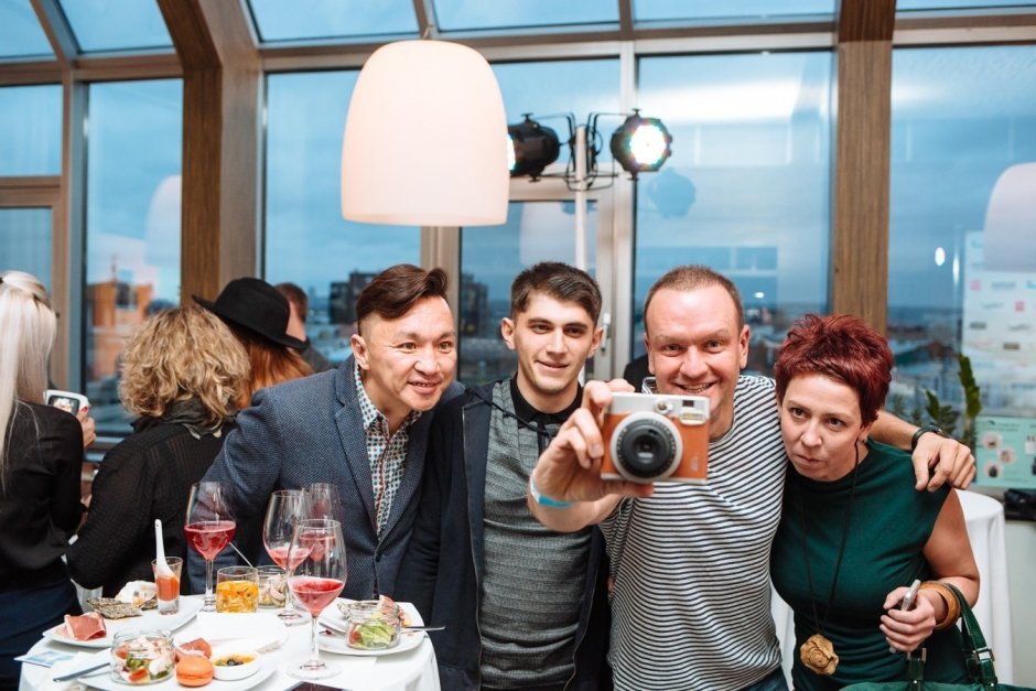 В Иркутске презентовали камеру моментальной печати Instax SQ6 от Fujifilm