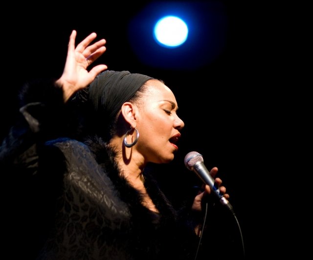 9 декабря на сцене Башкирской филармонии виртуозная джазовая вокалистка Дебора Дэвис 