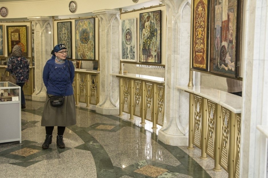 В Галерее татарского шамаиля открылась выставка Мудариса Мингазова «Сады земные»