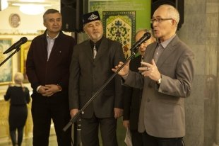 В Галерее татарского шамаиля открылась выставка Мудариса Мингазова «Сады земные»