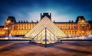Сервис Airbnb разыгрывает ночь в Лувре