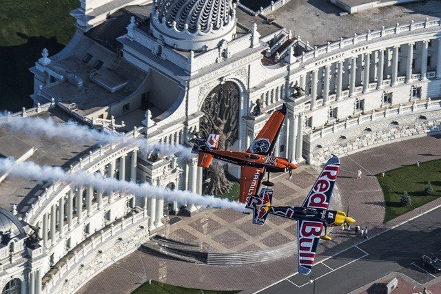 Red Bull Air Race проведет гонку над водами реки Казанки