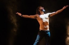 Шоу под дождём V. Мужчина vs Женщина