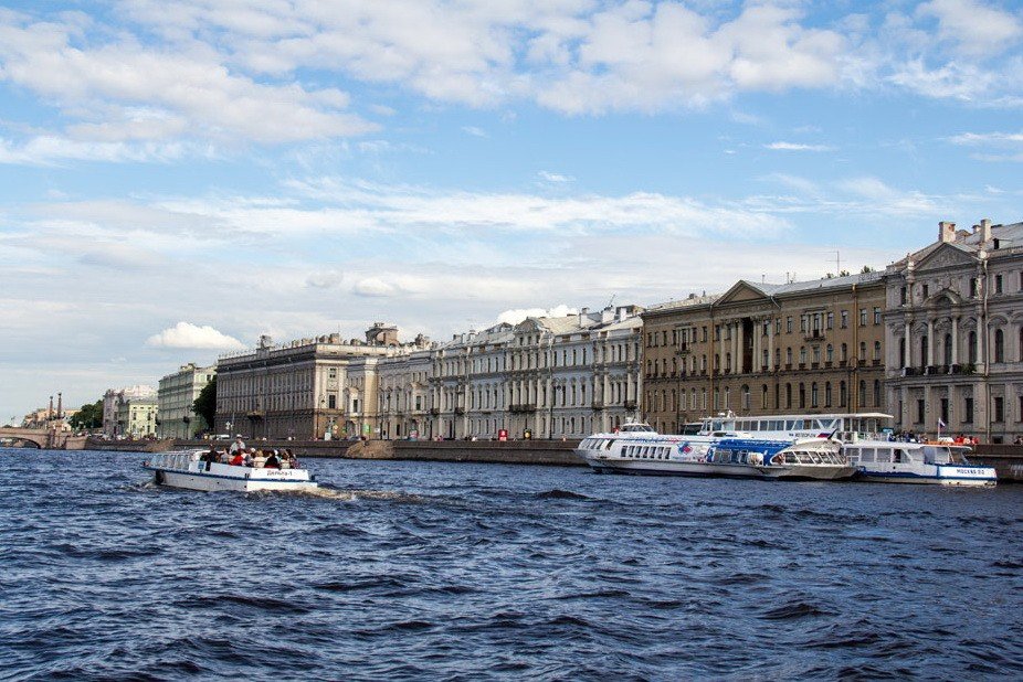 Прогулки по каналам СПБ