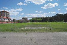 Пять футбольных стадионов с травяным покрытием