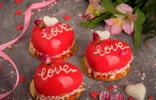 Авторские десерты в форме сердечек, цветочков и не только