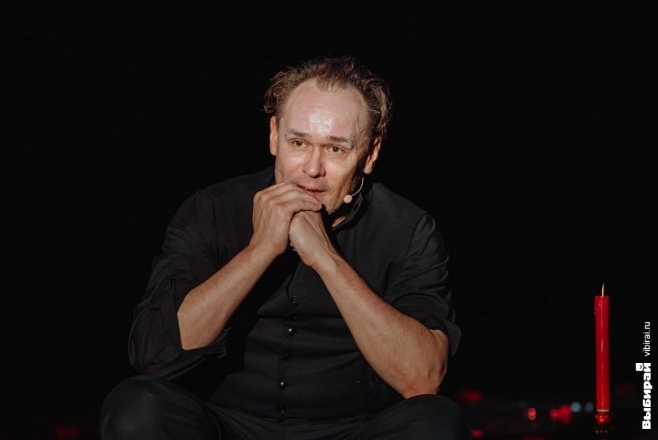 Максим Аверин с моноспектаклем «Научи меня жить». Фото.