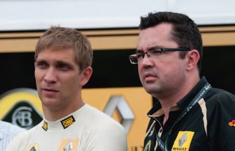 Виталий Петров и руководитель Lotus Renault Эрик Булье