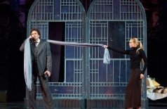 Двое на качелях