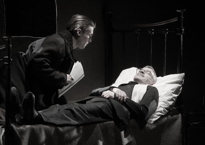 Спектакль записки покойника. Театр женовача мастер и маргарита. Иван янковский в студии театрального искусства. Спектакль записки покойника. Записки покойника спектакль студия театрального искусства.