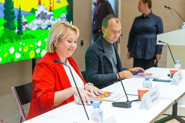 Единственный в мире путеводитель по России, нарисованный детьми презентовали в Екатеринбурге.