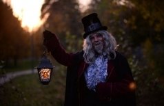 12 чудес Сергиева Посада с фонарщиком Фаролеро