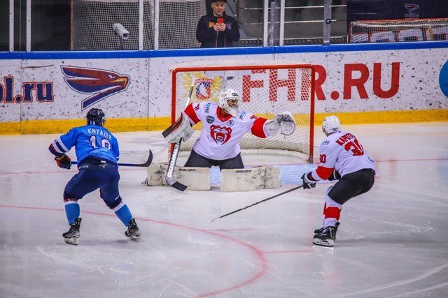Хоккейные команды «Сокол» и «Молот» сыграют серию плей-офф в Красноярске