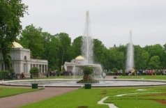 Петергоф: дворцы и фонтаны