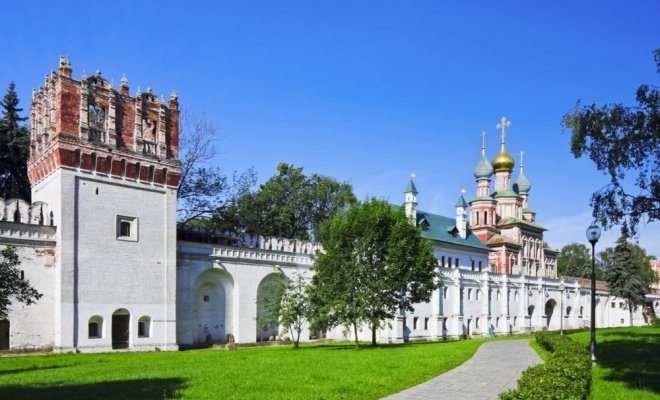Древняя обитель: Новодевичий монастырь и некрополь
