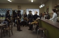 Голубь сидел на ветке, размышляя о бытии