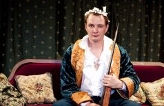 Жениться вам надо, барин