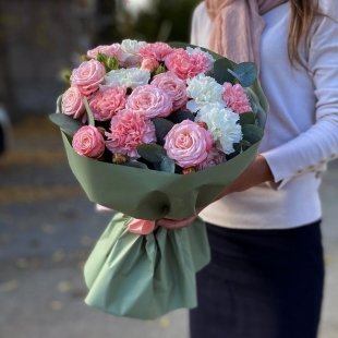 Волшебство любви в каждом букете: Доставка цветов в Челябинске к Дню Святого Валентина