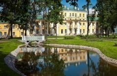 Волынки и барабаны Санкт-Петербурга в усадебном саду