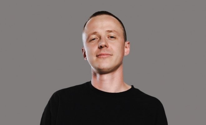 Толя Николаенков