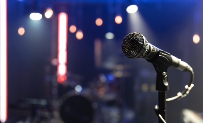 Money Mic Stand-up Move
