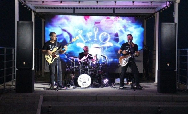 Trio Band