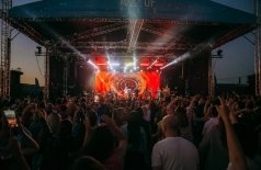 Поп-хиты на крыше с симфоническим оркестром