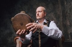 Различные причуды на тему старинной сарабанды, чаконы или фламенко