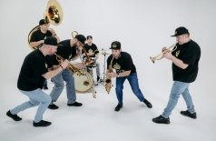Вся мощь духовых инструментов от Boom Brass Band