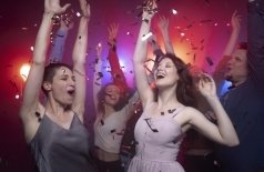 Завтра в школу не пойдём: стендап, караоке и танцы