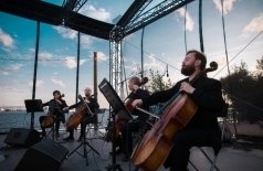 Концерт у моря. Мировые рок-хиты на виолончелях