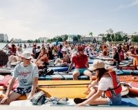 В Екатеринбурге больше 1000 человек выйдут на воду в костюмах и на сап-бордах.