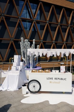 В Москве прошел запуск летней коллаборации HOT&COLD от LOVE REPUBLIC и Магнат