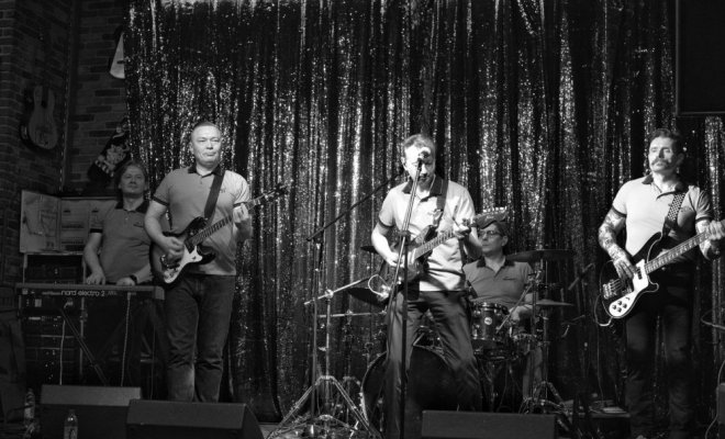 The Silvertonez