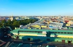 Лабиринты Васильевского острова: прогулка по дворам и парадным