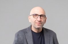 Сатья. Мужской клуб