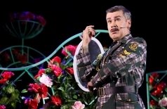 Здравствуйте, я ваша тётя!